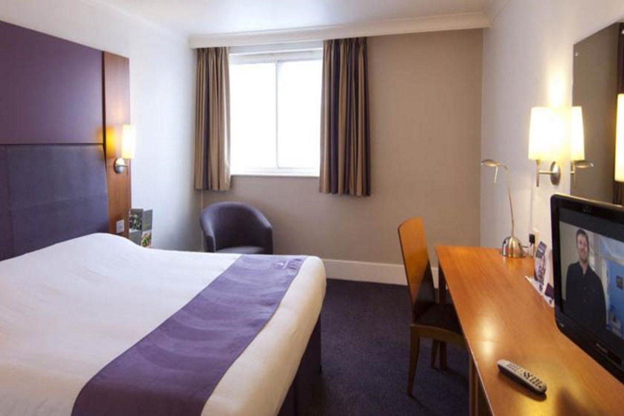 Premier Inn Stratford Upon Avon Waterways Exterior photo
